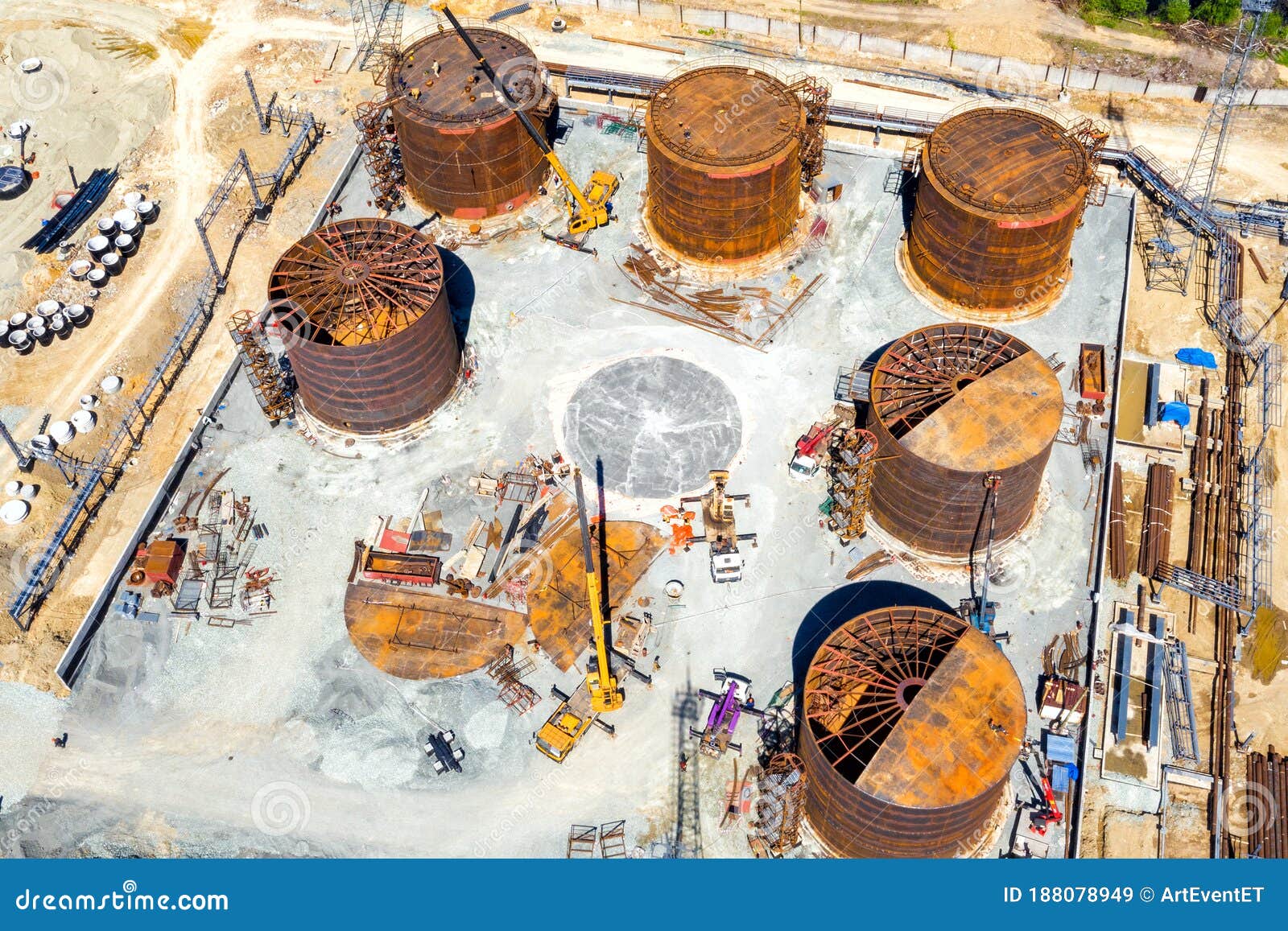Construction of Tank for an Oil Storage by Sheet Assembly. View Above