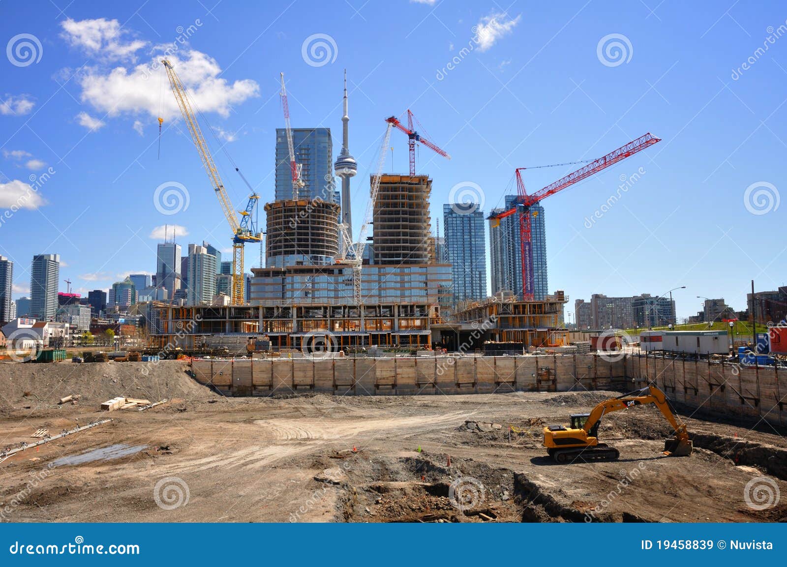 Construction in Toronto editorial stock image. Image of increase 19458839