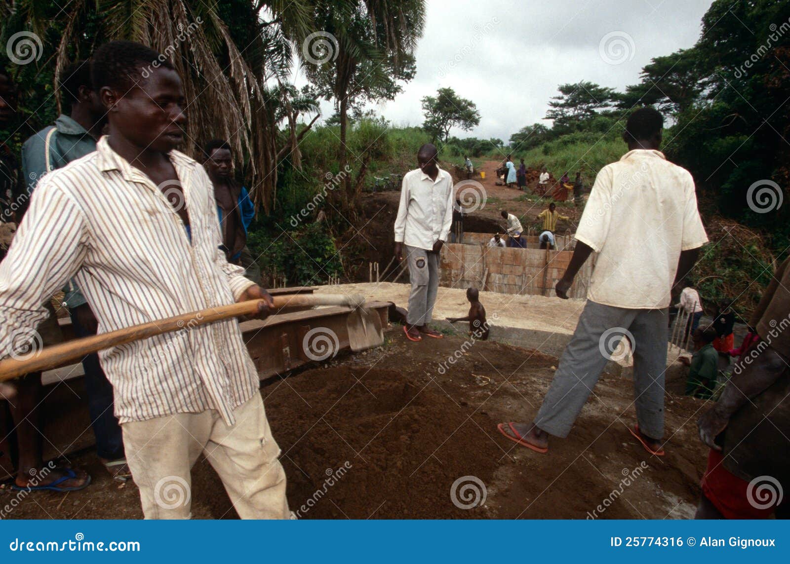 Construction in Uganda editorial photo. Image of africa 25774316