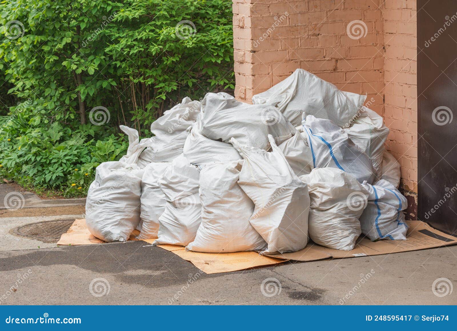 Discover more than 75 construction waste bags latest in.duhocakina