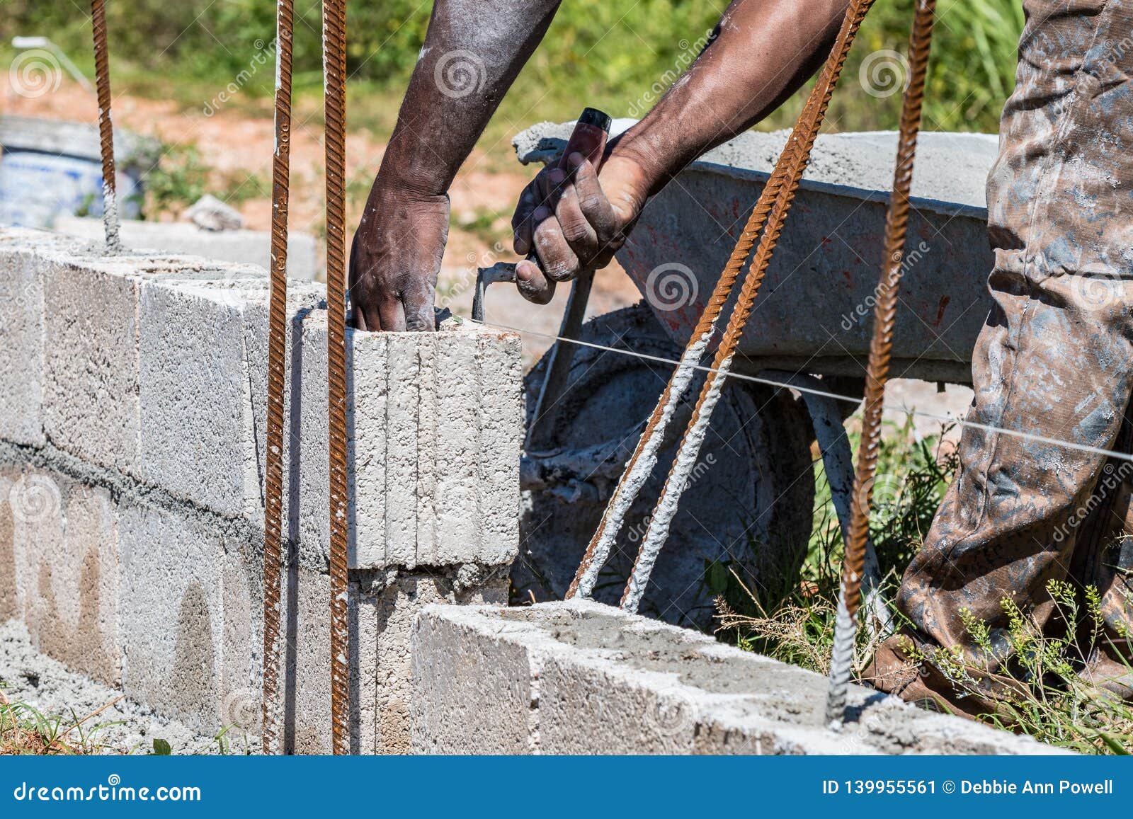 Construction Worker/mason/bricklayer Laying Cement Block Stock Image