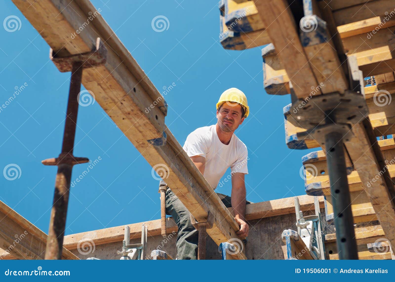 construction worker placing formwork beams
