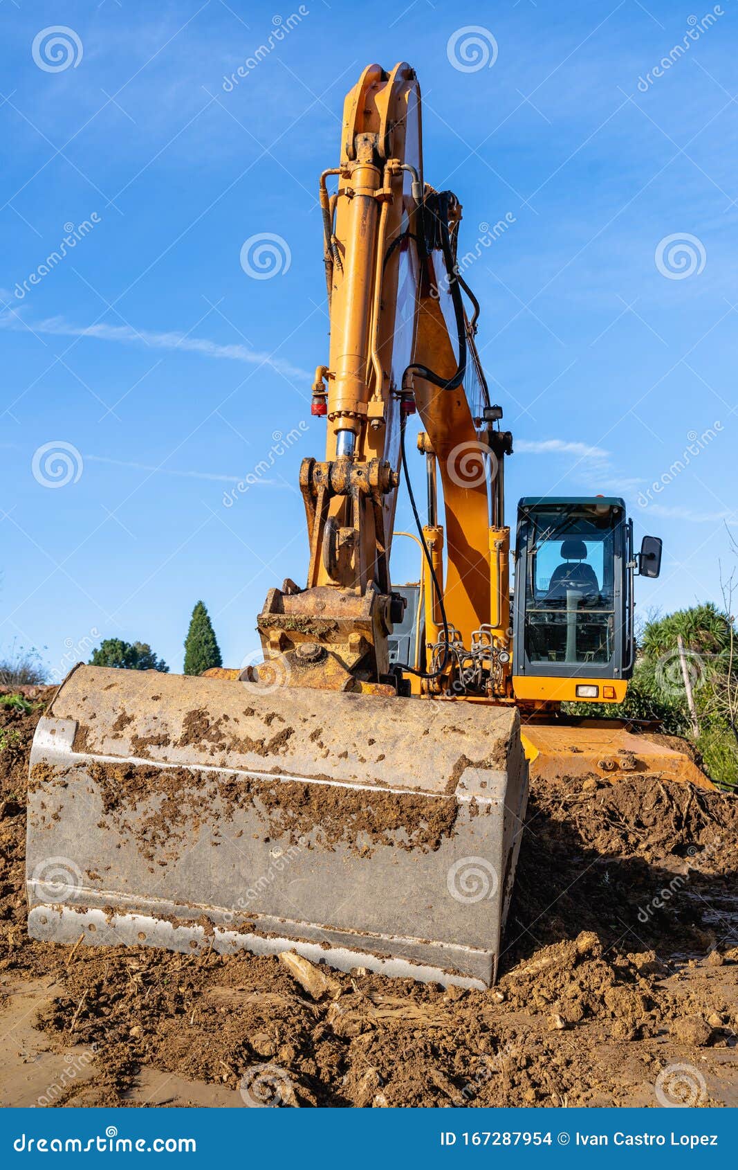 Constuction Industry Heavy Equipment Yellow Excavator at Construction