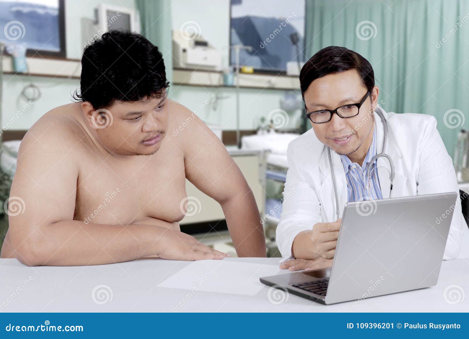 Consulta Paciente Gorda Con Un Doctor Imagen de archivo Imagen de