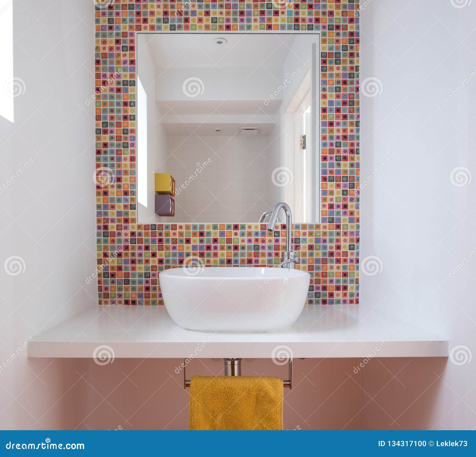 Contemporary Bathroom With Wash Basin