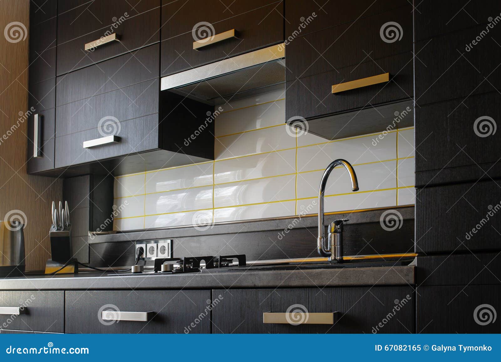 Contemporary Modern Fully Fitted Kitchen in Brown with Top Spec