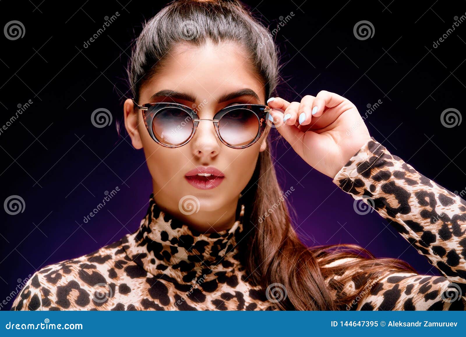 Gorgeous Young Brunette In Sunglasses Stock Image Image Of Confident 