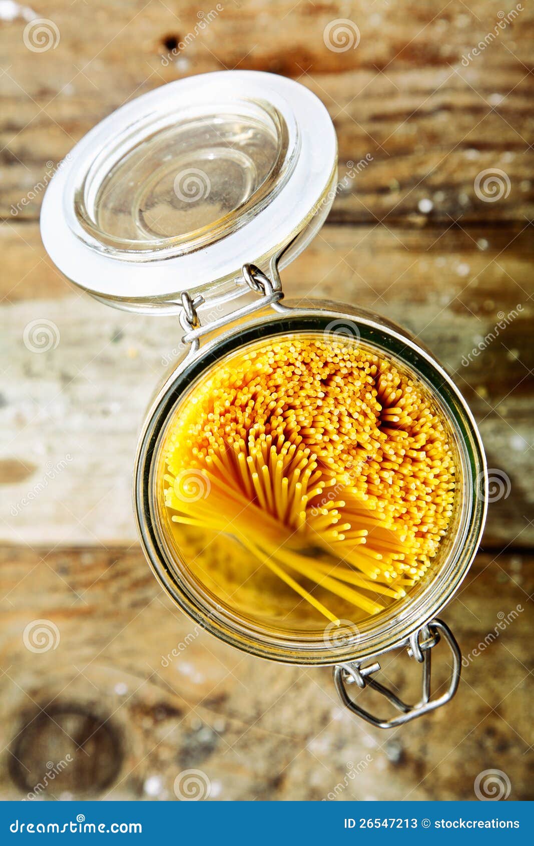 Contenitore Di Spaghetti Italiani Immagine Stock - Immagine di scontroso,  culinario: 26547213