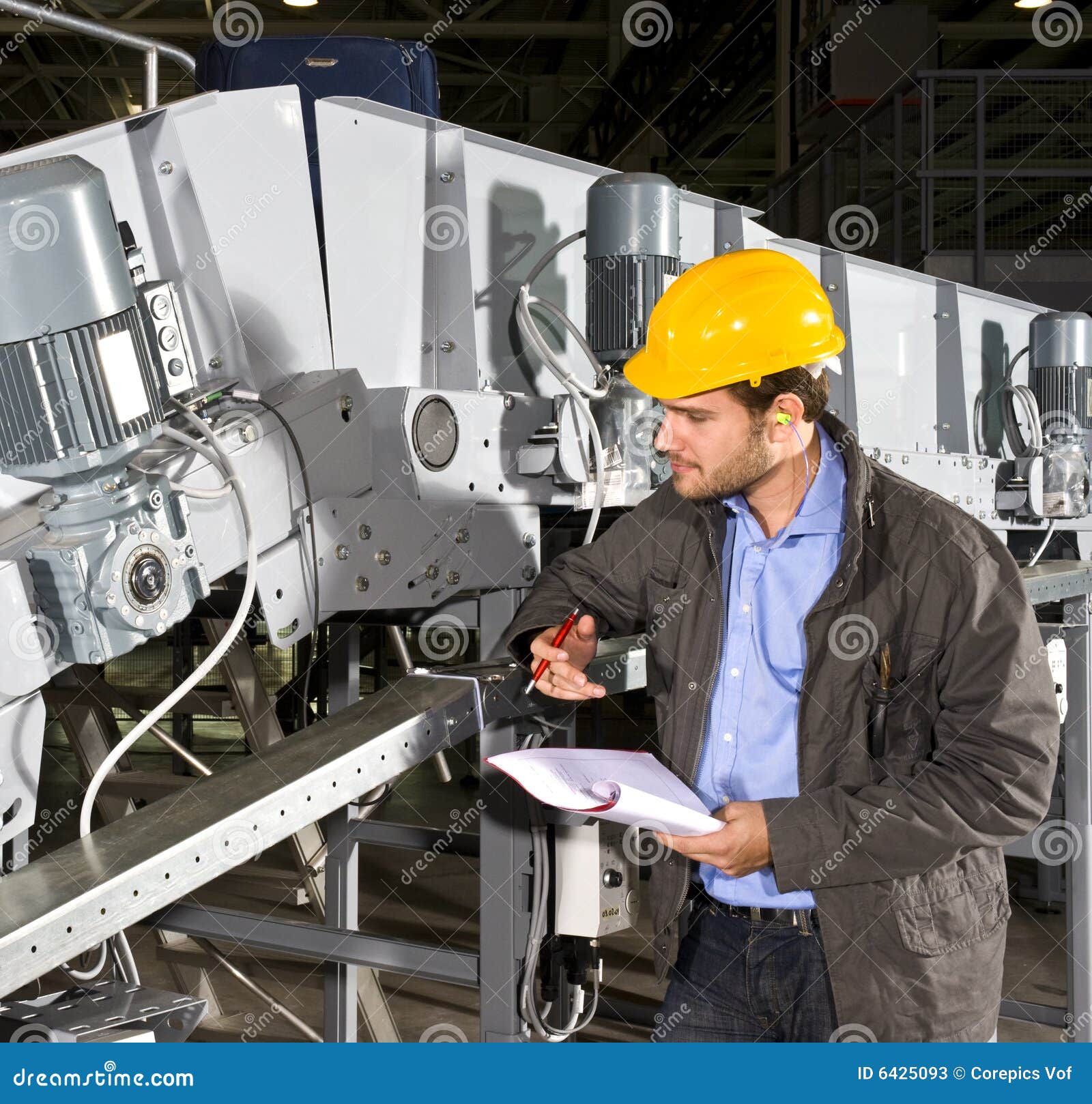 Contrôle D'équipement Industriel Image stock Image du masculin