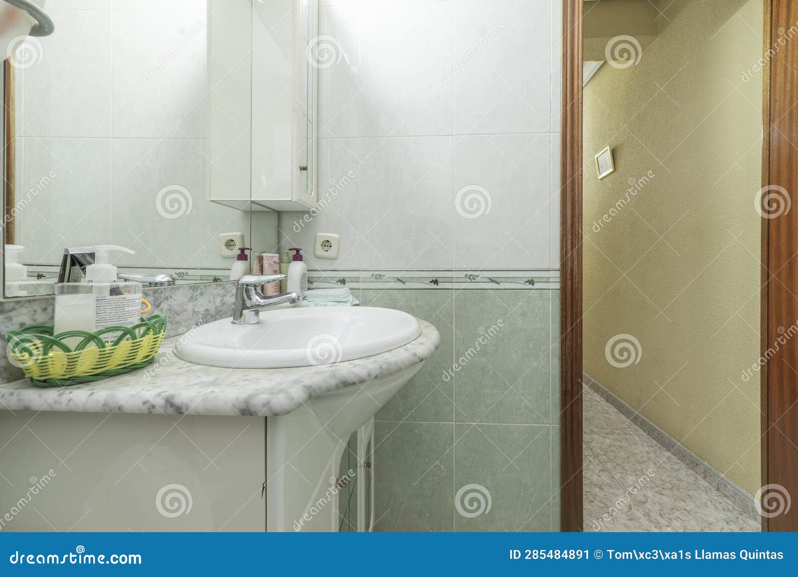 Conventional Bathroom Complete with Washbasin Cabinet with Mirror and ...