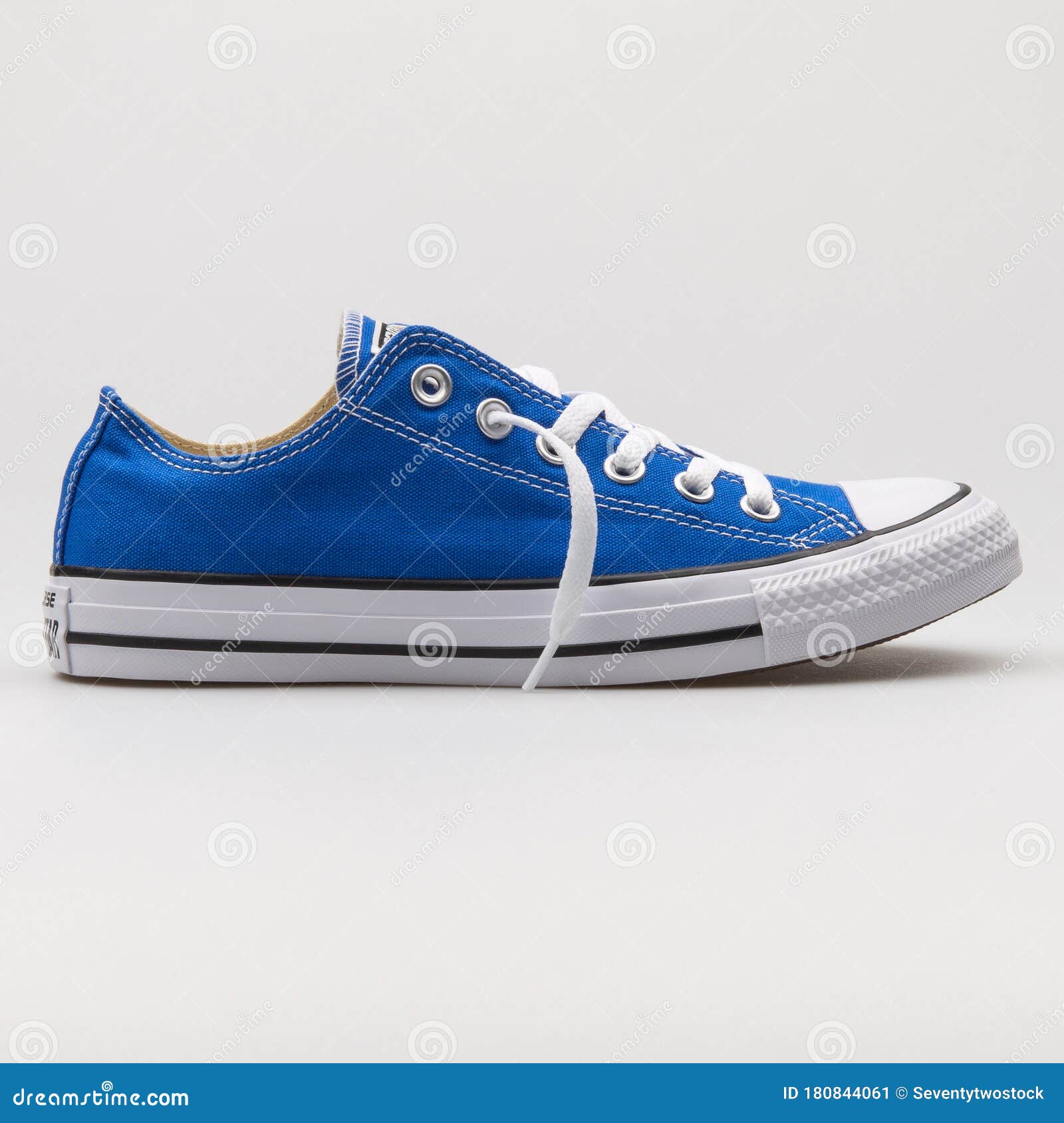 Converse Chuck Taylor All Star OX Royal and White Sneaker Editorial Photo - Image of kicks, object: 180844061