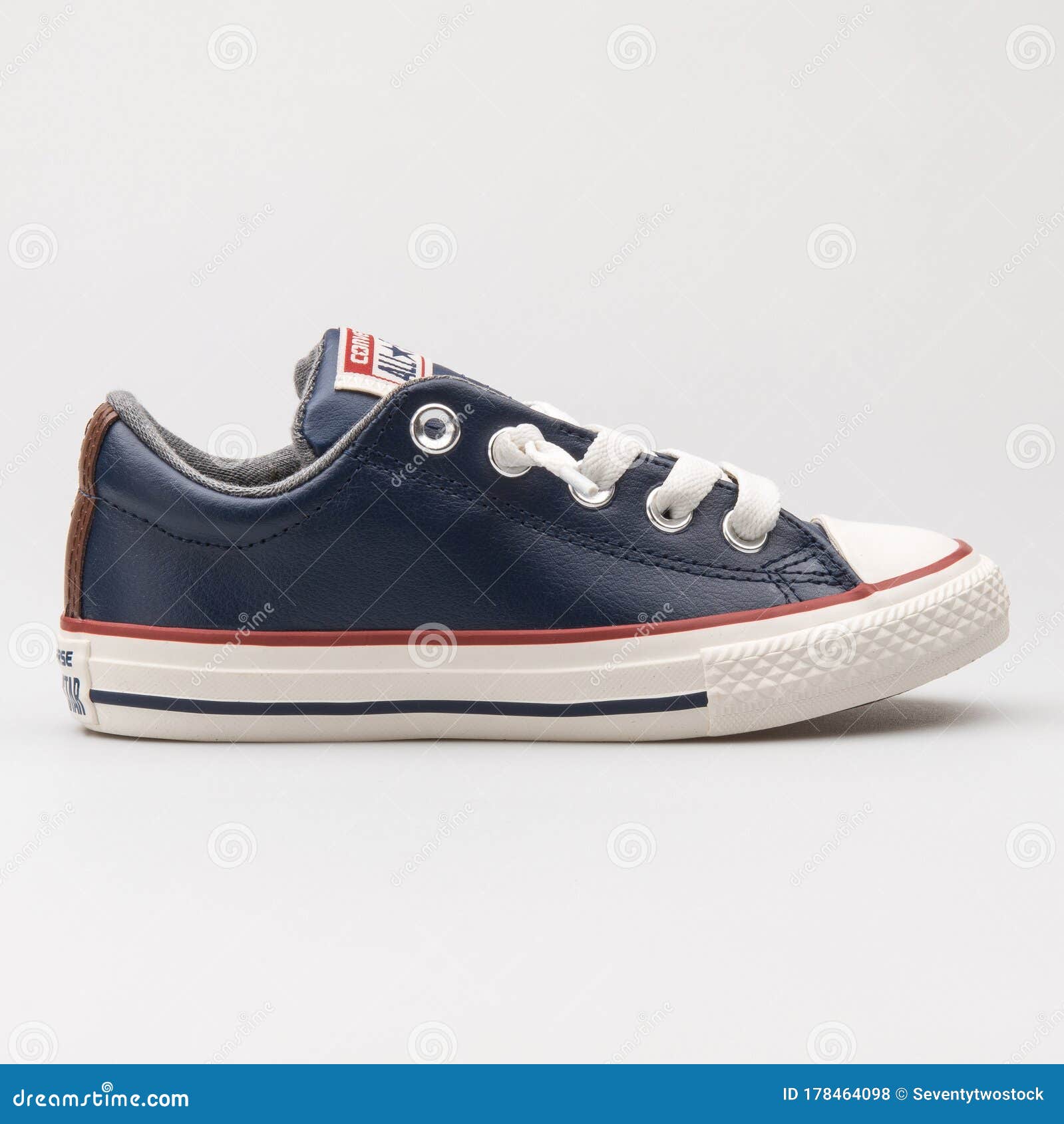 Planeta Sala Cada semana Converse Chuck Taylor All Star Street Slim Navy Blue Sneaker Foto de  archivo editorial - Imagen de atlético, azul: 178464098