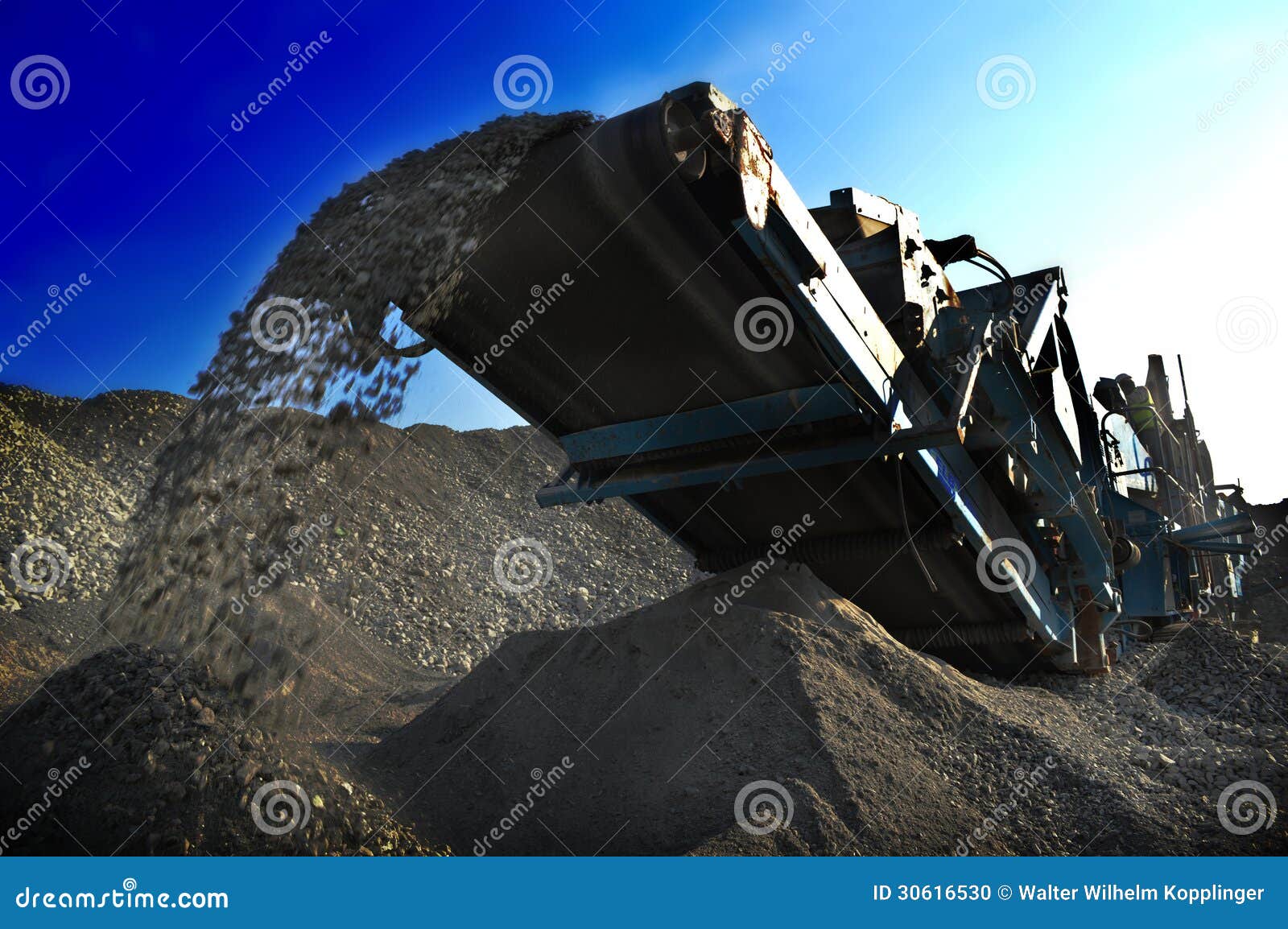 conveyor belt mining crusher
