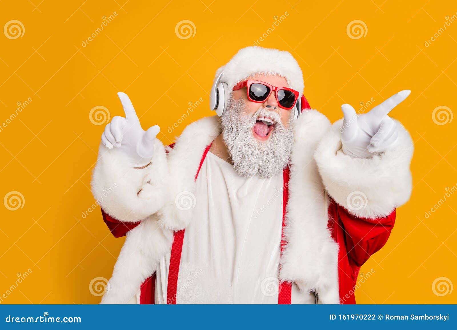 Convidado Do Clube Noturno Para Festas De Natal Fedendo Doido Doido Santa  Claus Dj No Fone Branco Cantando Música Som Melodia Foto de Stock - Imagem  de fungo, feliz: 161970222