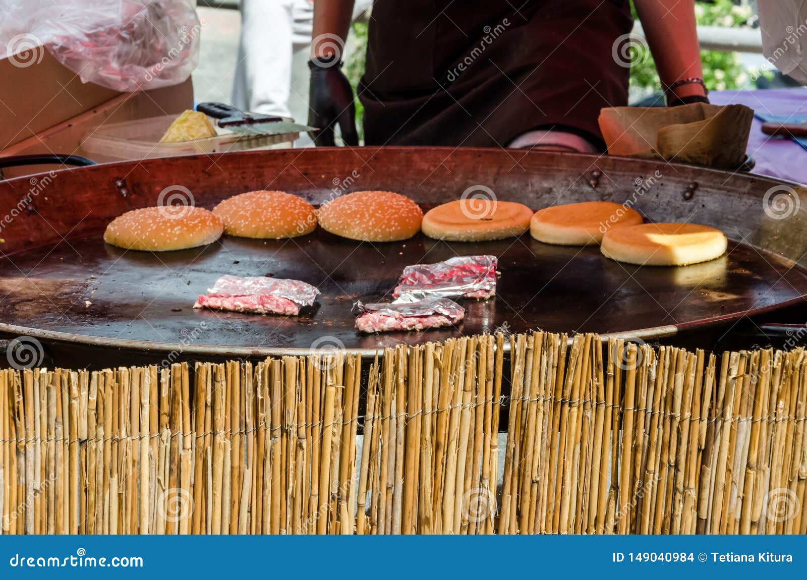 https://thumbs.dreamstime.com/z/cook-burgers-street-large-grill-street-food-cook-burgers-street-large-grill-149040984.jpg