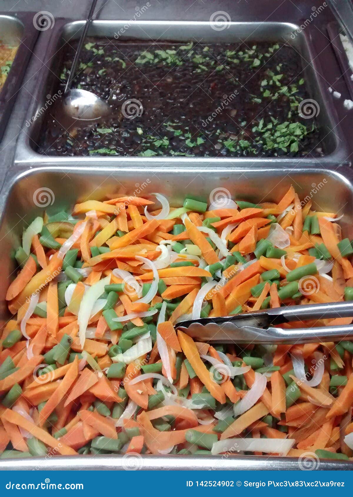 cooked mixed vegetables and black caraotas lists to eat in restaurant