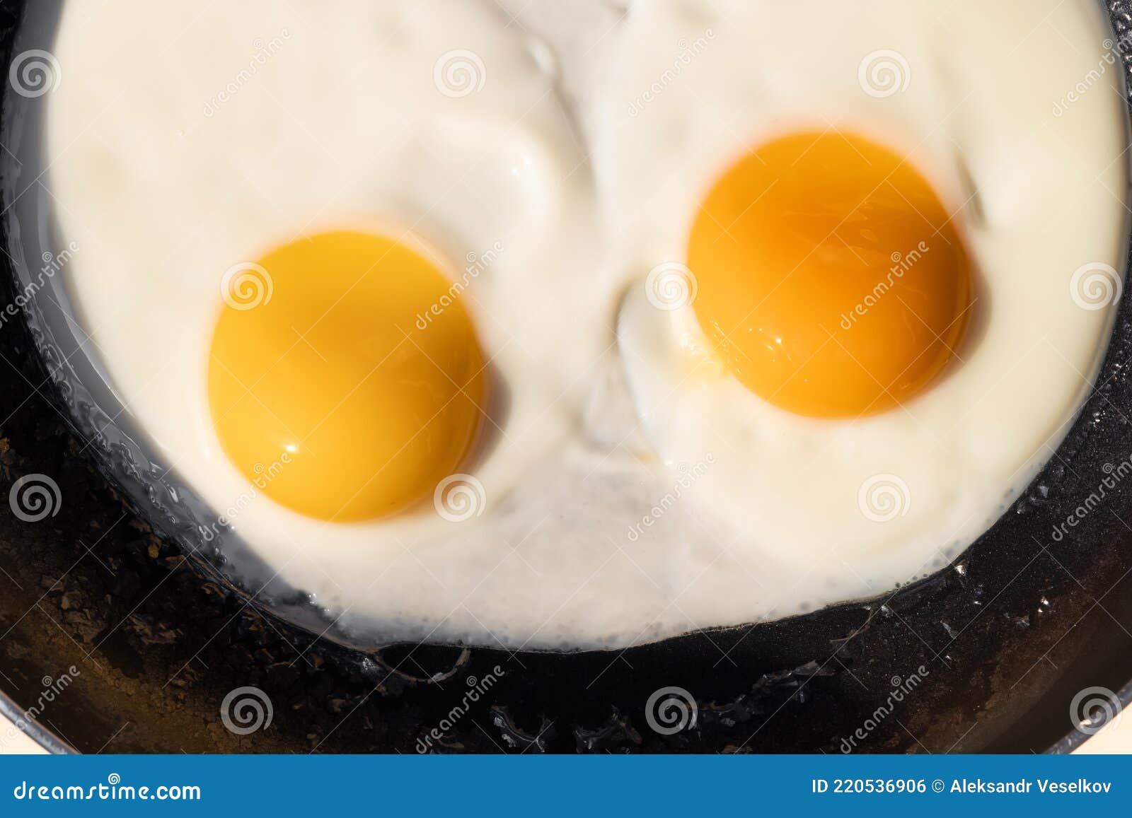 Egg Yolks And Egg Whites Without Shells Royalty-Free Stock Image