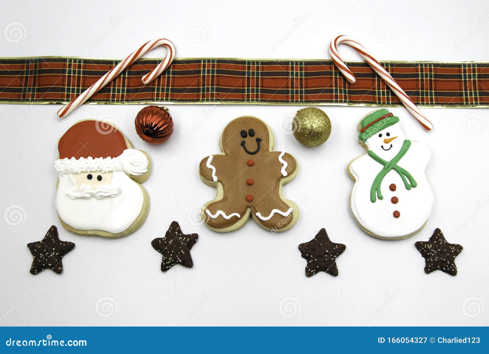 Cookie Flat Lay De Natal Decorado Isolado Com Canes Doces E Bolas De Natal  Imagem de Stock - Imagem de bolinhos, doce: 166054327