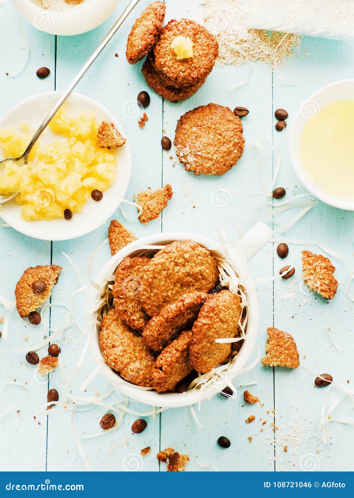 Cookies de Honey Flapjacks foto de stock. Imagem de copo 108721046