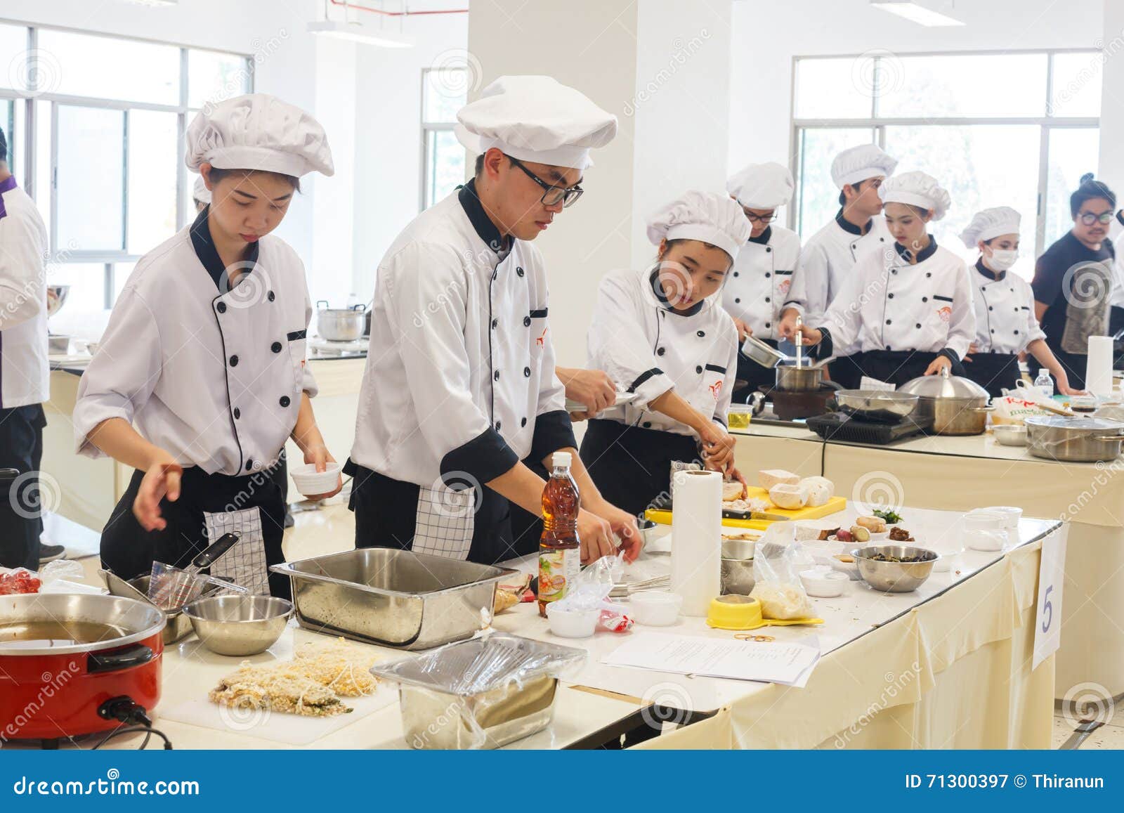Cooks competition. Cookery Competition. Cooking Competition. Cookery Competition картинка для детей. Cooking Competition handouts.