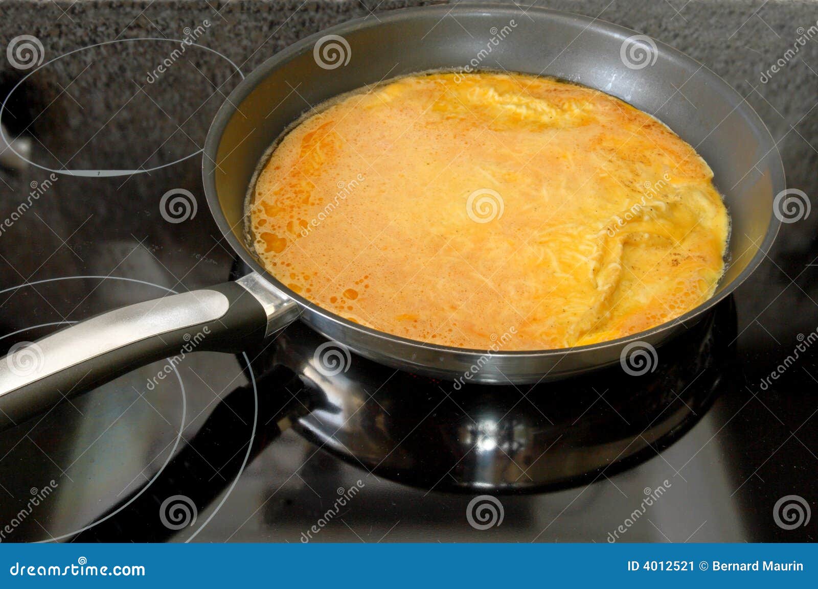 cooking a nice runny omelet