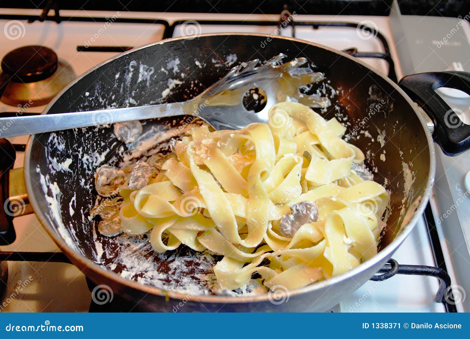 cooking tagliatelle pasta