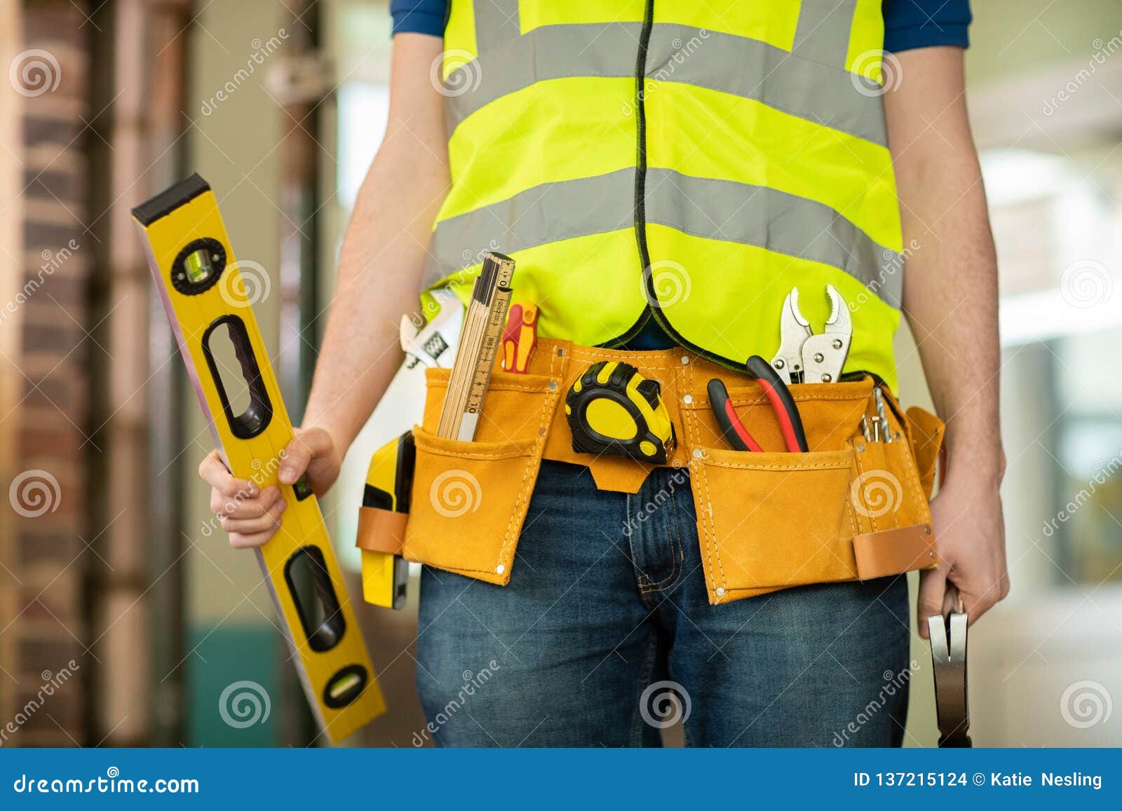 Coordonnée De Travailleur De La Construction Sur La Ceinture De Port  D'outil De Chantier Photo stock - Image du réglable, sécurité: 137215124