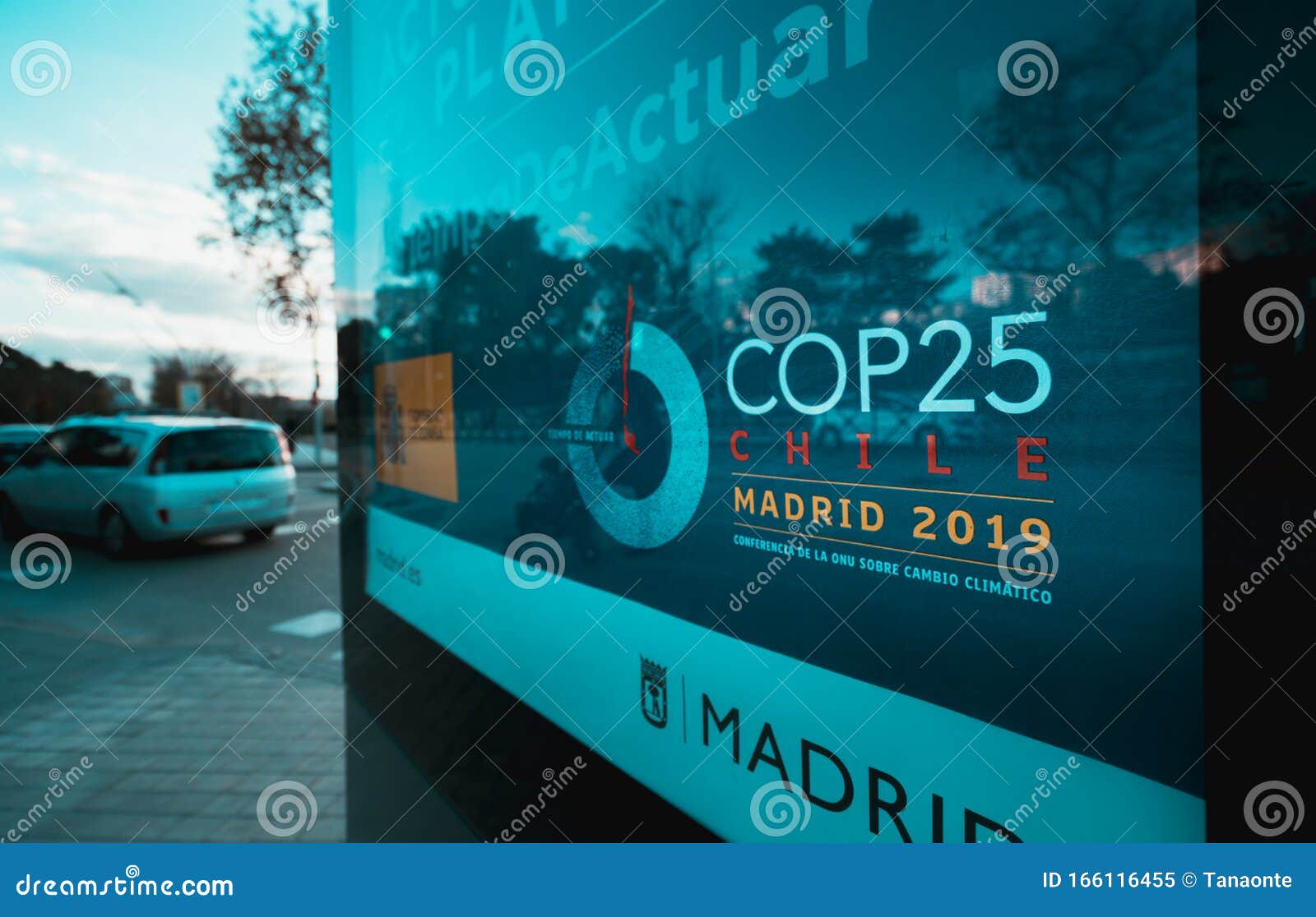 Cop25广告在puerta De San Vicente广场的一块广告牌上 以茶色和橙色的景色编辑类图片 图片包括有马德里 权利 Cop25广告在puerta De San Vicente广场的一块广告牌上 以茶色和橙色的景色编辑类图片 图片包括有马德里 权利