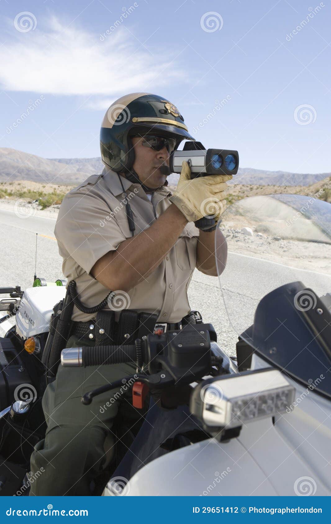 cop monitoring speed though radar gun