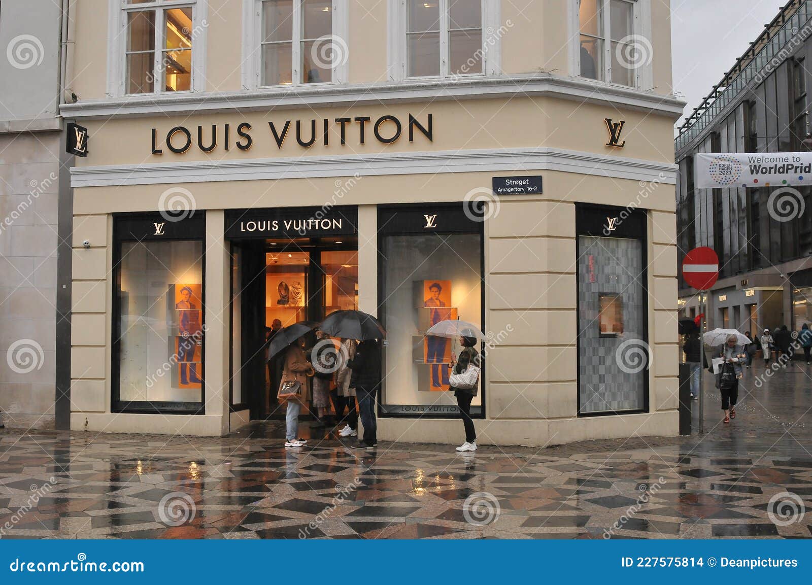 Forsvinde Forfølge terrorisme 147 Louis Umbrella Photos - Free & Royalty-Free Stock Photos from Dreamstime