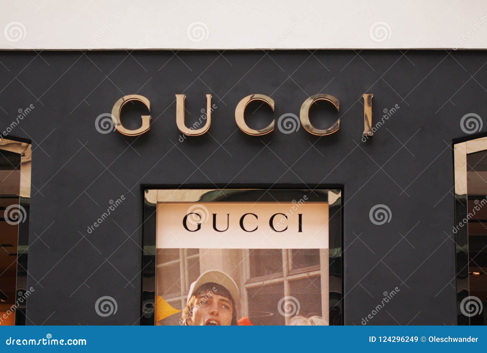 Alvorlig Pump Orkan The Sign of Gucci at Gucci on Store. Gucci is an Italian Fashion and Leather  Goods Brand. Editorial Stock Image - Image of front, black: 124296249