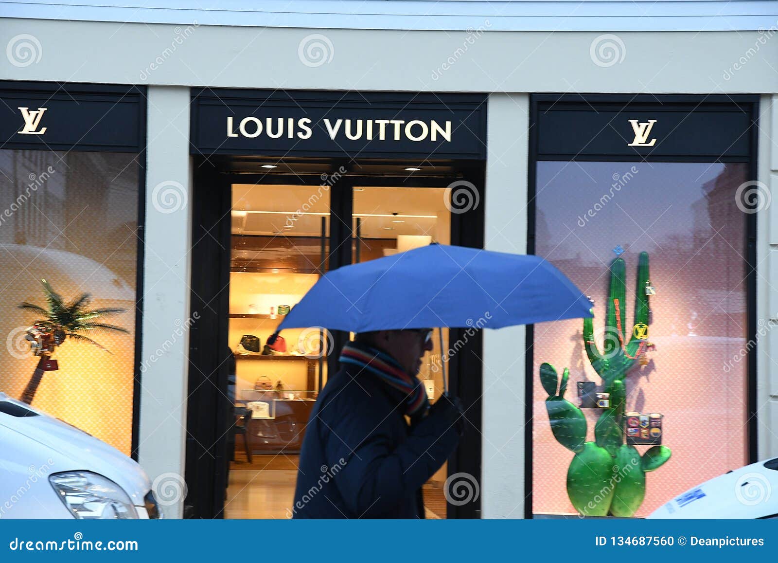 Copenhagen, Denmark. 18th December, 2018. Louis Vuitton window
