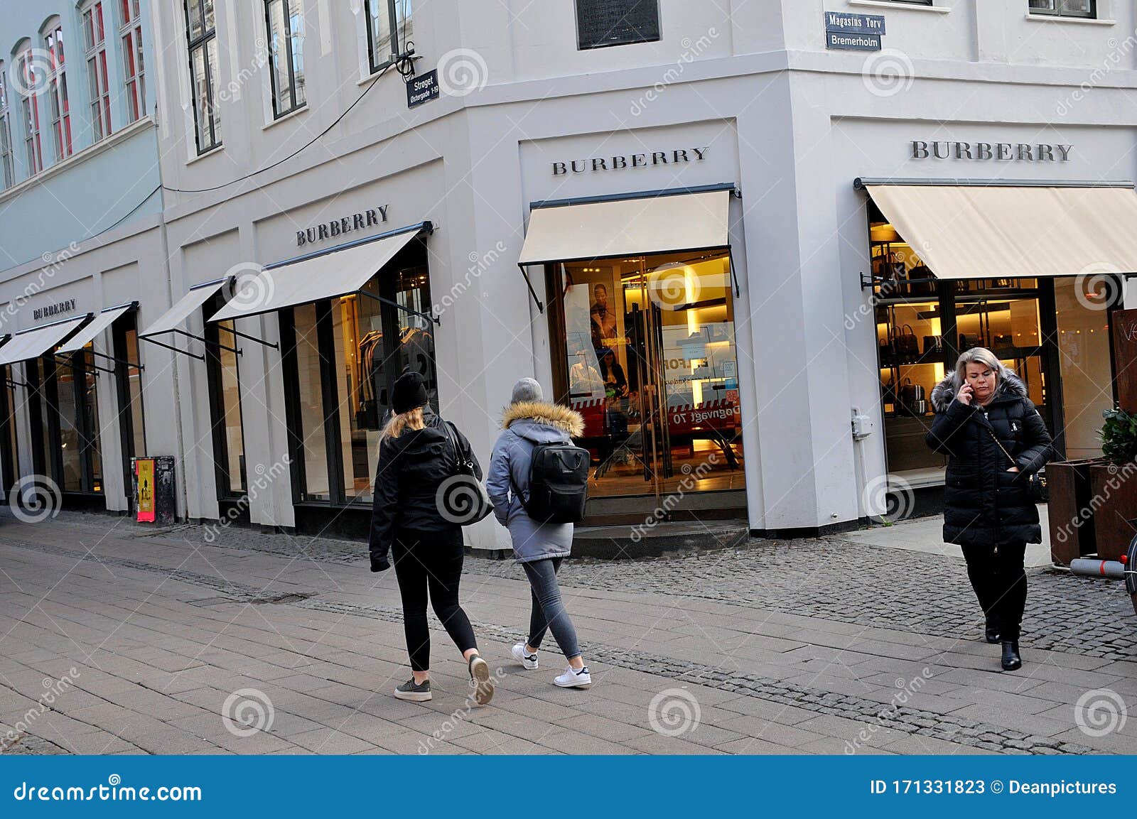 PAS BRITISH STORE in COPENHAGEN Editorial Stock Photo - of shoppers, travellers: 171331823