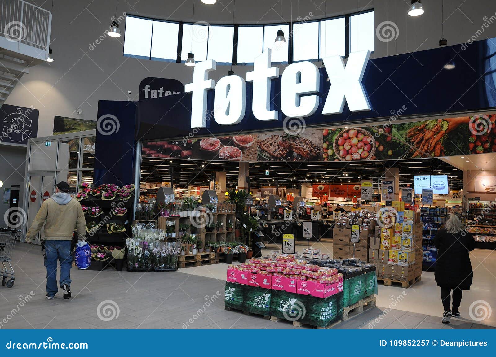 FOTEX GROCERY STORE photography. of fotex -