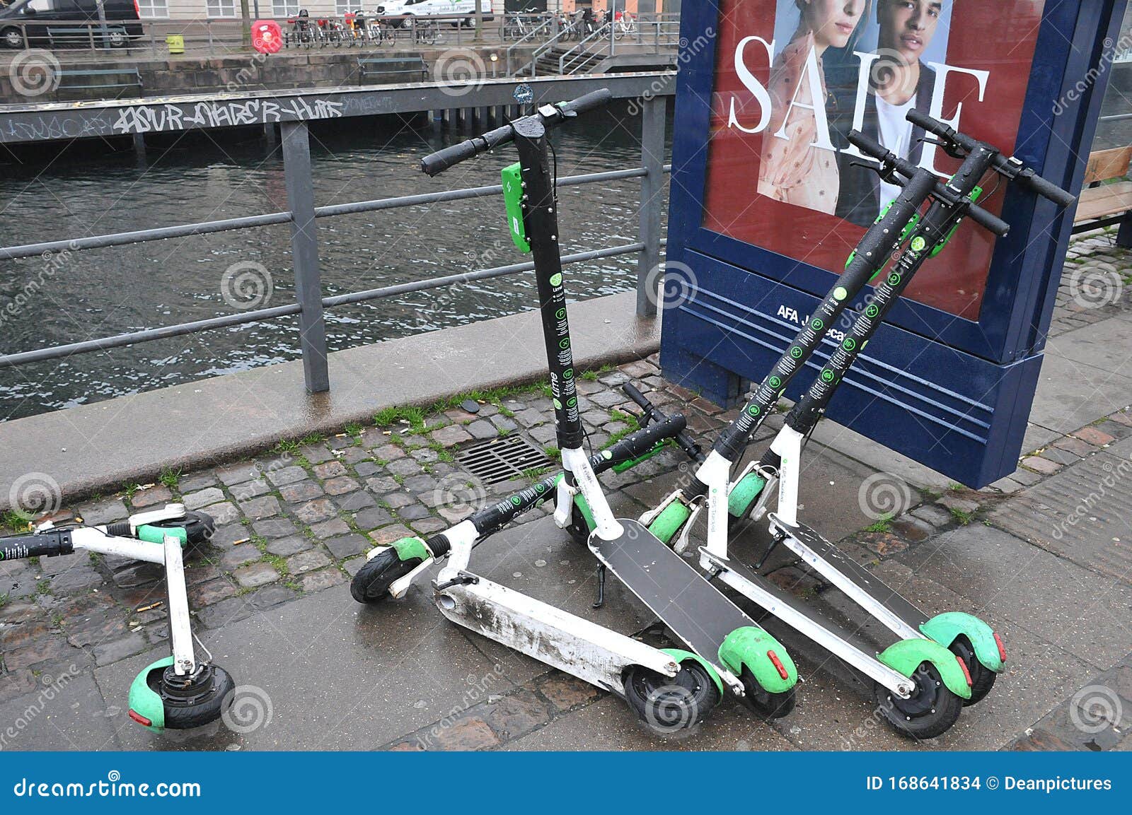 begynde midler Motivering Lime Electric Scootesr in Danish Capital Copenhagen Denamrk Editorial Stock  Image - Image of europe, kobenhavn: 168641834