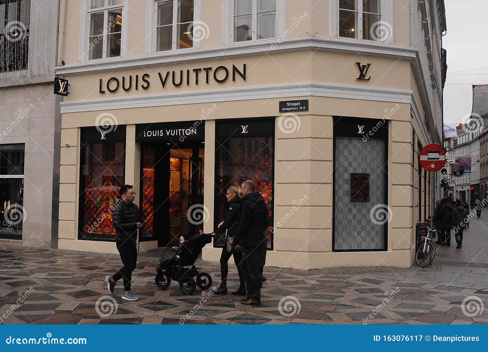konto peeling fersken LOUIS VUITTON STORE on MAGER TORV STROGET Editorial Photography - Image of  commerce, louis: 163076117