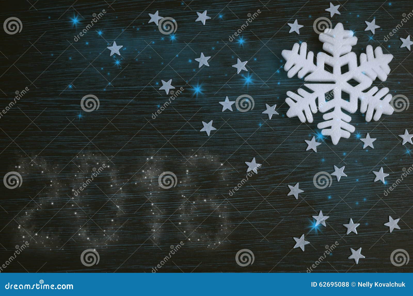 Copo de nieve blanco en fondo de madera marrón Tarjeta de la Feliz Navidad Días de fiesta de invierno Tema de Navidad Feliz Año Nuevo 2016