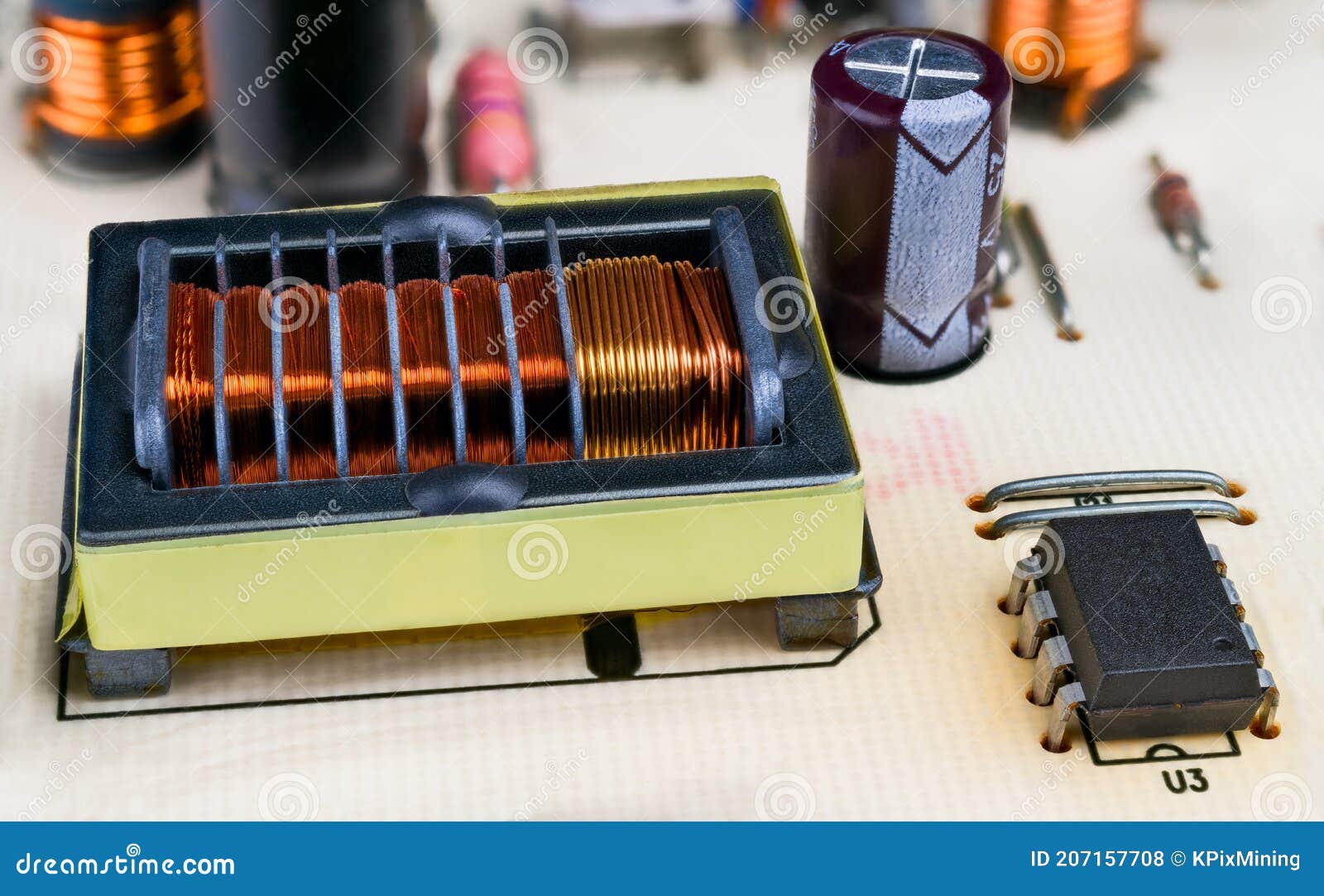copper wire winding in transformer rectangular core and protruding insulation grooves