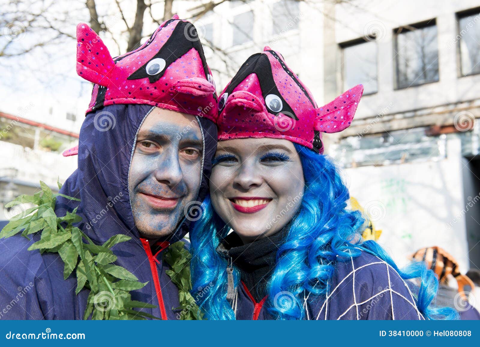 Coppie Con Il Costume Del Pesce Sul Carnevale in Duesseldor Immagine  Editoriale - Immagine di dusseldorf, colonia: 38410000