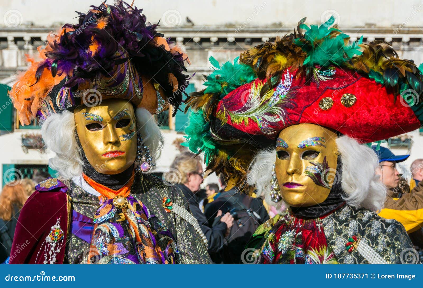 Coppie in Costumi E Maschere Al Carnevale Di Venezia Fotografia