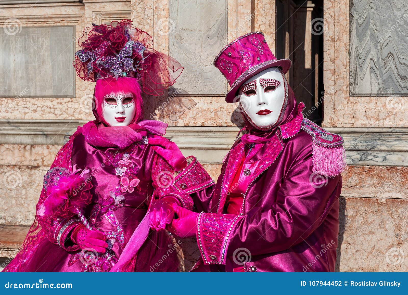 Coppie Dei Partecipanti a Costumi Durante Il Carnevale a Venezia