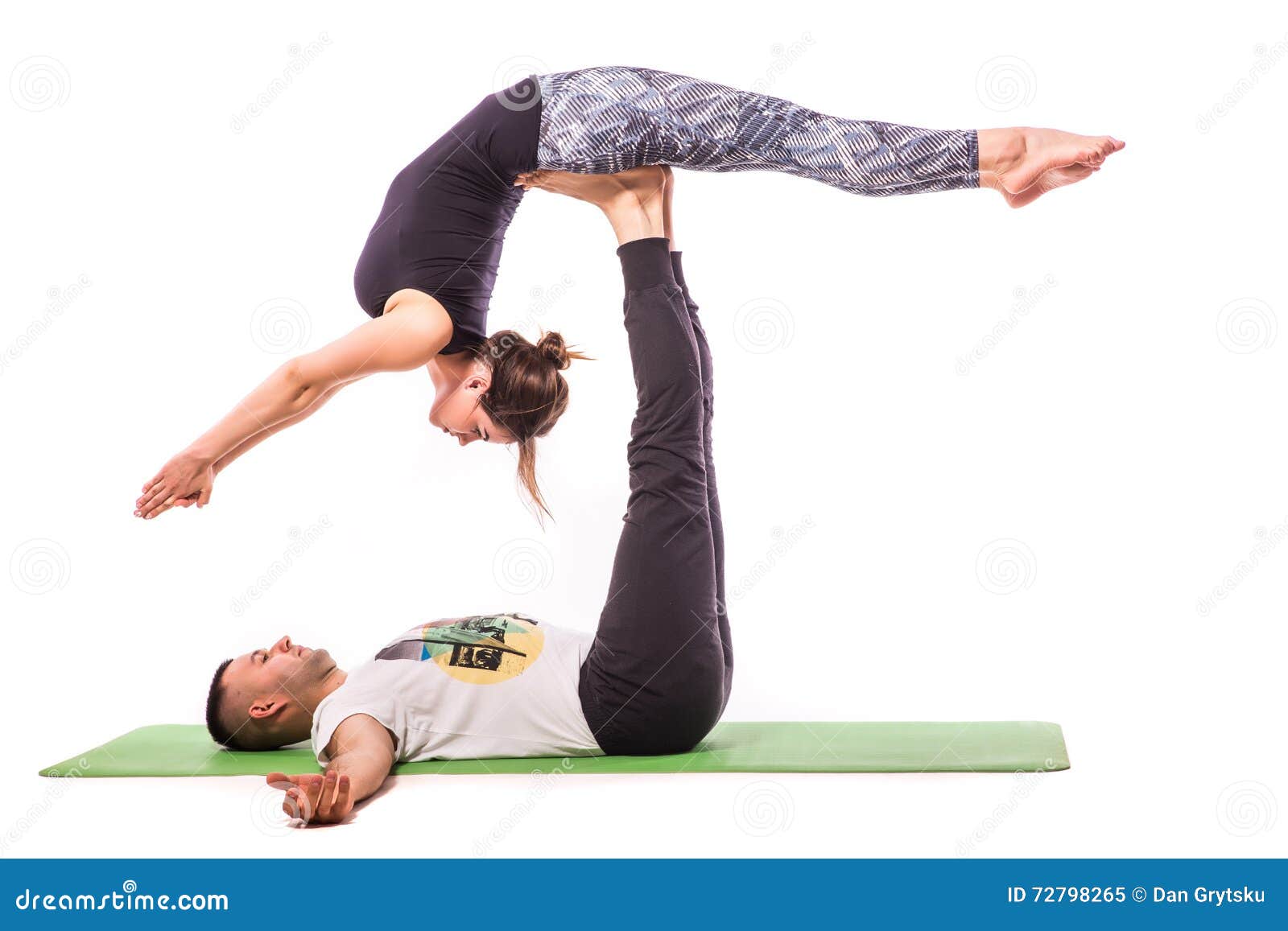 Coppie Sane Giovani Nella Posizione Di Yoga Immagine Stock Immagine Di Moderno Background