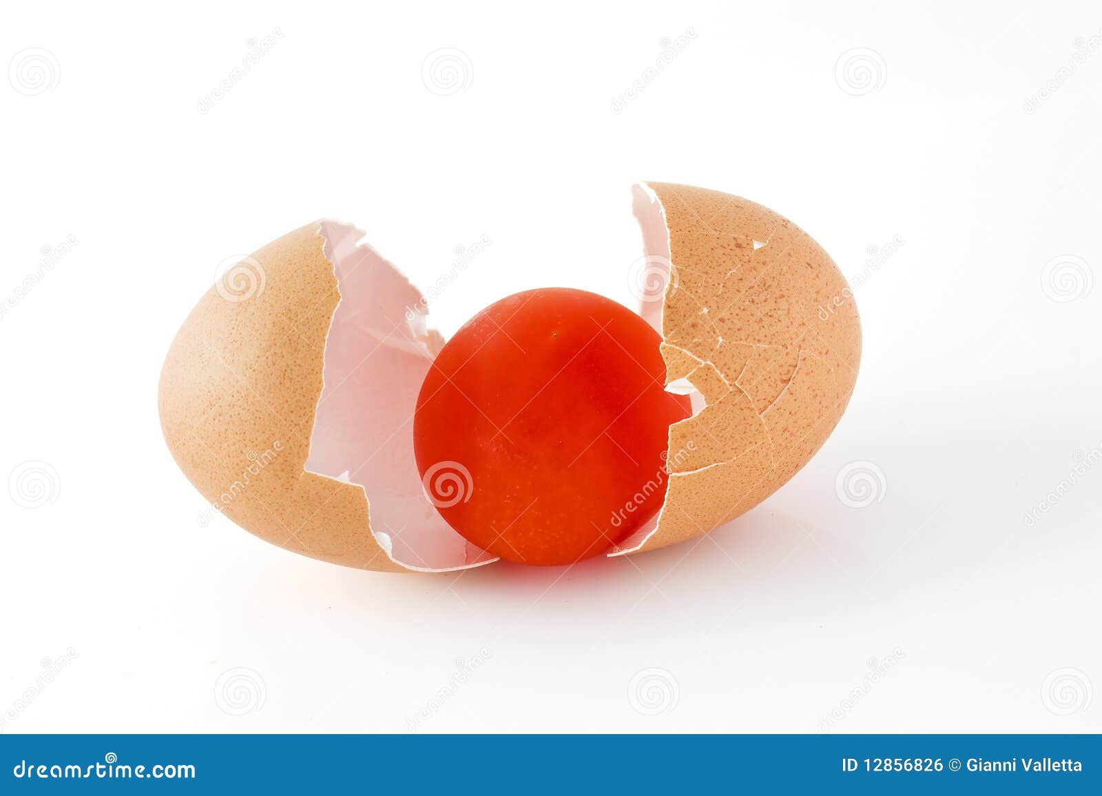 Coquille d'oeuf et tomate photo stock. Image du trappe 12856826