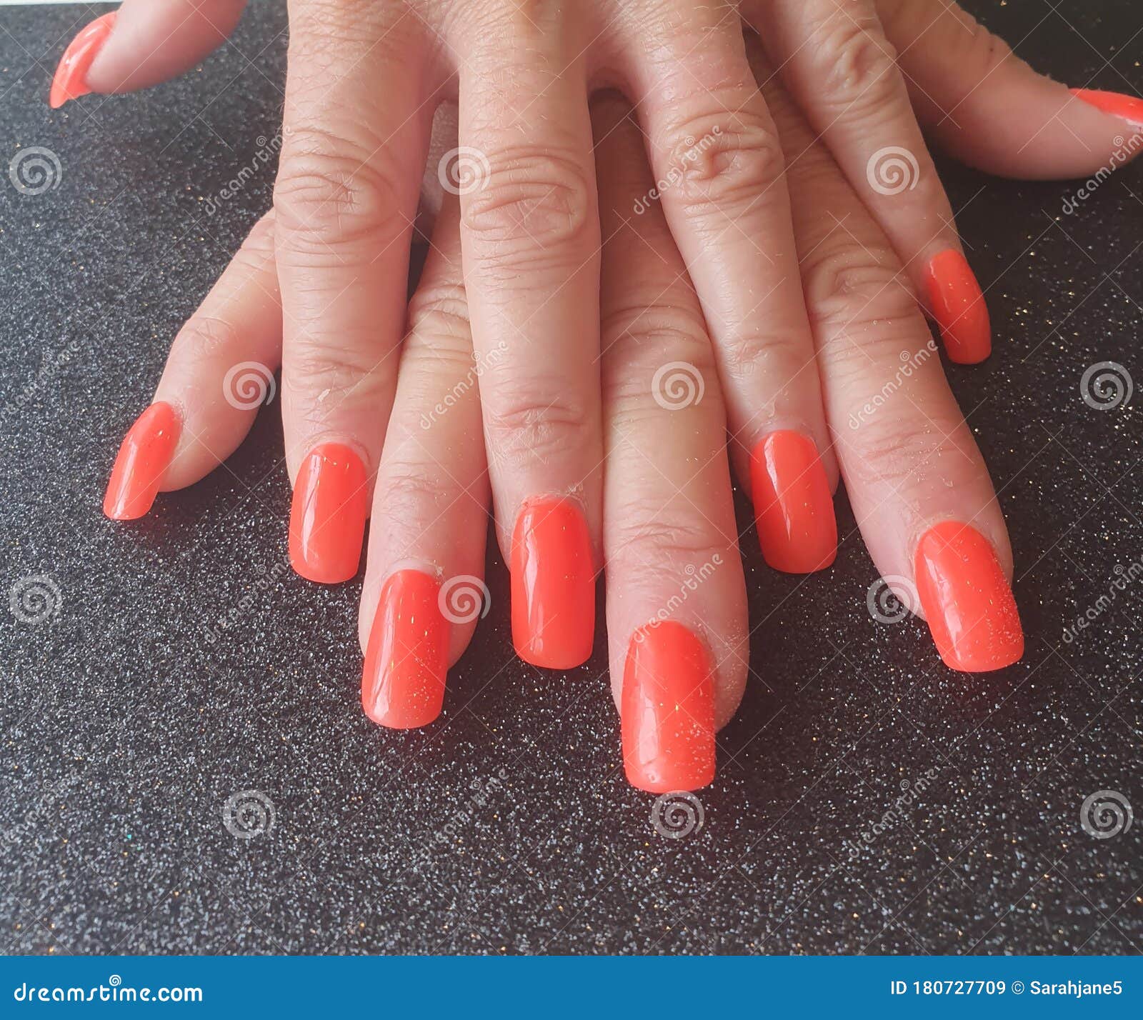 Coral De Manicura De Extensión De Gel Acrílico Imagen de archivo - Imagen  de nana, coral: 180727709