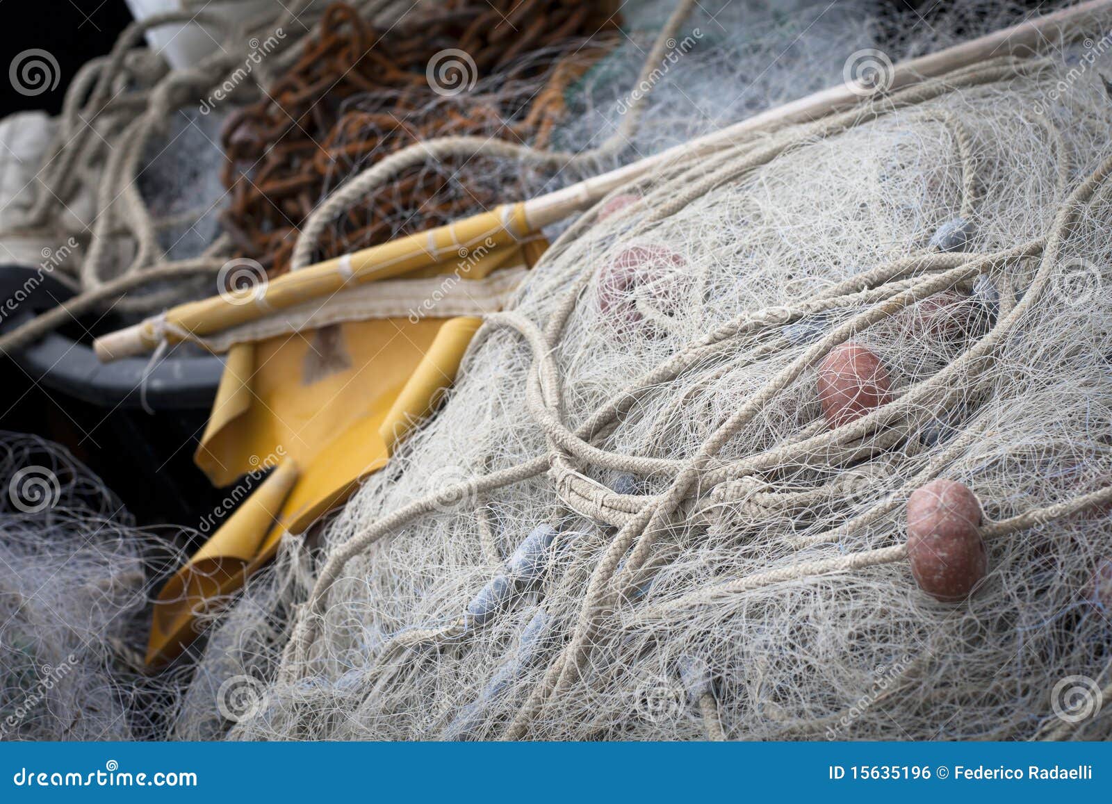 Corda e rete da pesca fotografia stock. Immagine di colore - 15635196