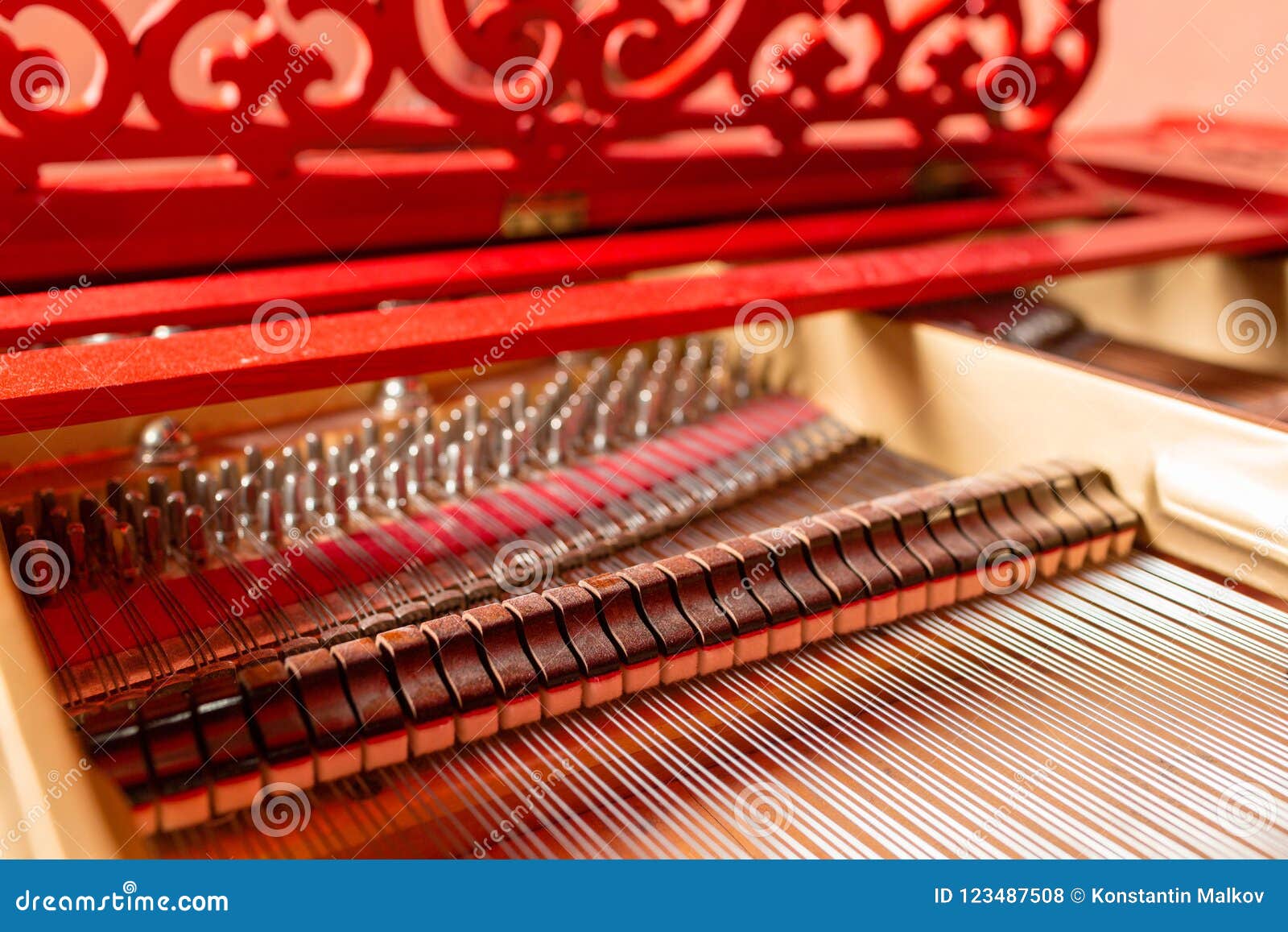 Cordas Dentro De Um Piano De Cauda Vermelho Jogo Do Piano