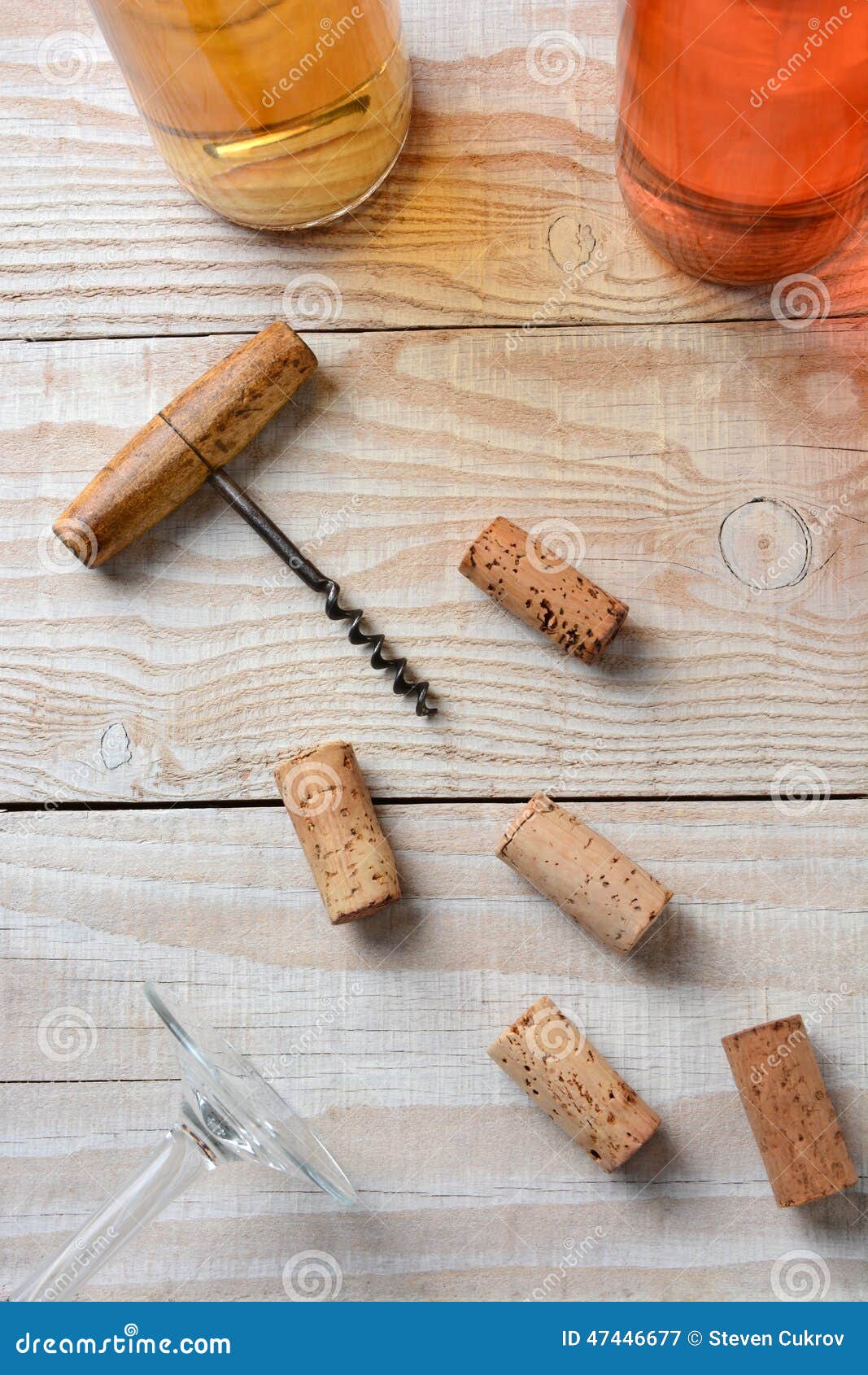 Cork Screw Corks Bottles imagen de archivo. Imagen de copa 47446677