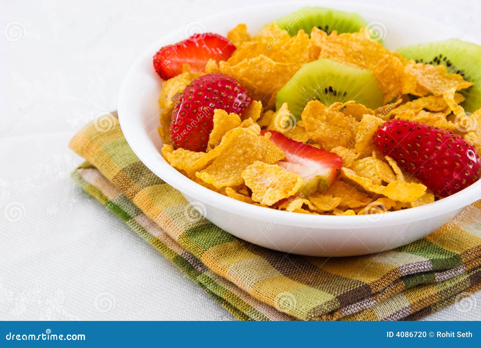 Corn Flakes Mit Erdbeeren Und Kiwi-Frucht Stockfoto - Bild von ... Corn Flakes Mit Erdbeeren Und Kiwi-Frucht Stockfoto - Bild von ...
