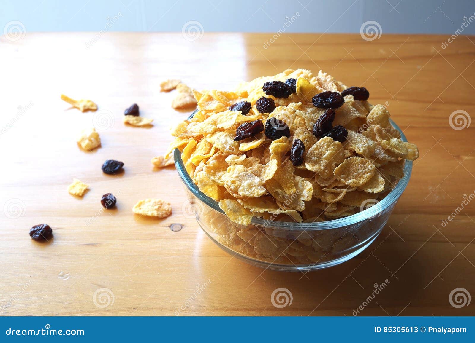 Corn-Flakes und Rosinen stockbild. Bild von mais, gold - 85305613 Corn-Flakes und Rosinen stockbild. Bild von mais, gold - 85305613