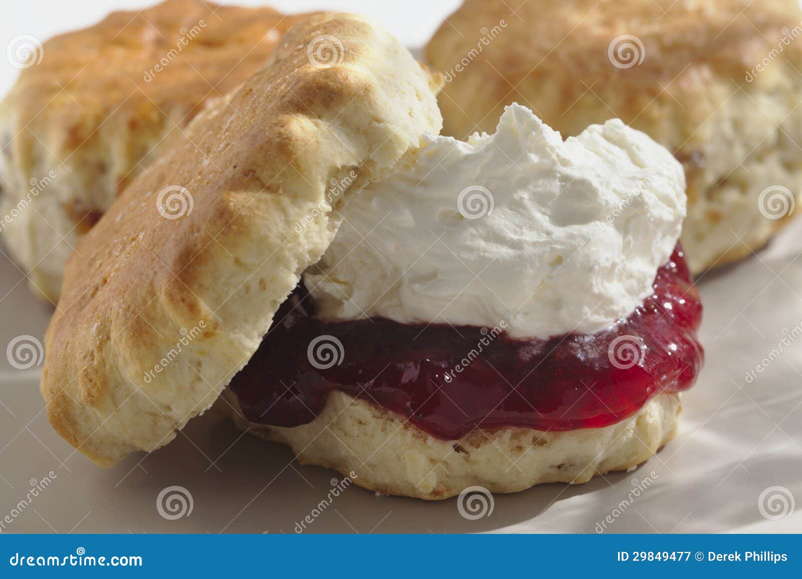 cornish scone with cream and jam
